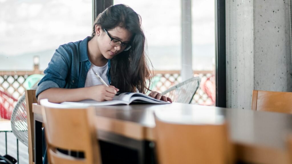Bien réviser ses examens à l&rsquo;université : 7 méthodes efficaces et un planning type